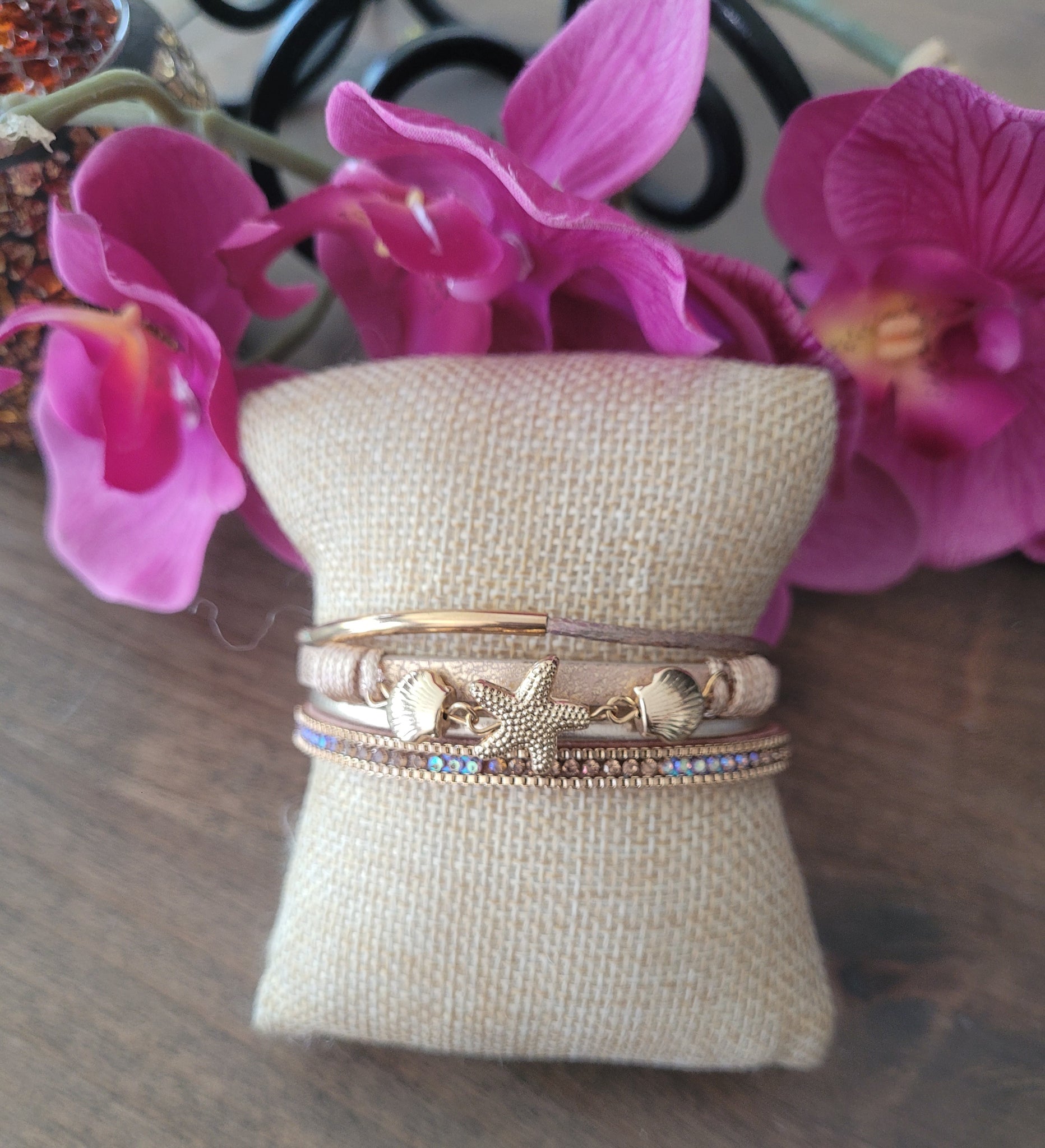 Magnetic Clasp Starfish Cuff Bracelet - Gold