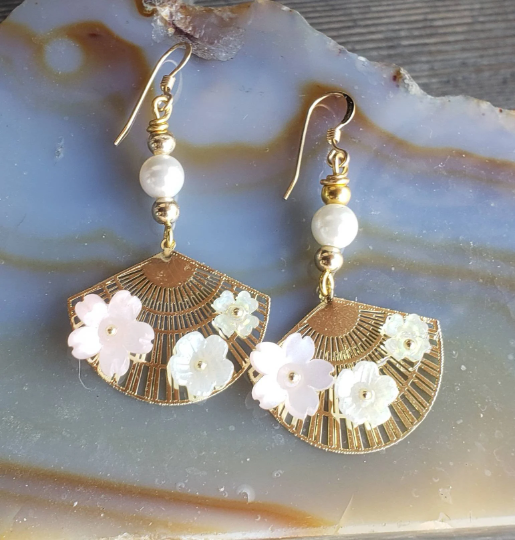 Short Elegant Fan shaped Earrings, Mother of Pearl Fan Earrings