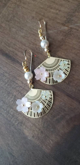 Short Elegant Fan shaped Earrings, Mother of Pearl Fan Earrings